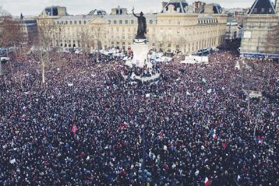 http://i-cms.linternaute.com/image_cms/original/2510229-manifestation-charlie-hebdo-rassemblement-a-paris-les-images-de-la-marche.jpg